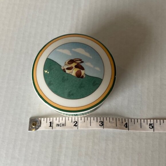Vintage Villeroy and Boch A La Ferme Les Animaux Lidded candy box. 1748 - Picture 10 of 10
